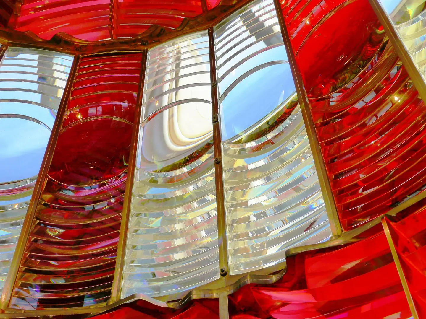 Why Lighthouse Lenses Turn: Clockwork, Chariot Wheels and the Mercury Pedestal